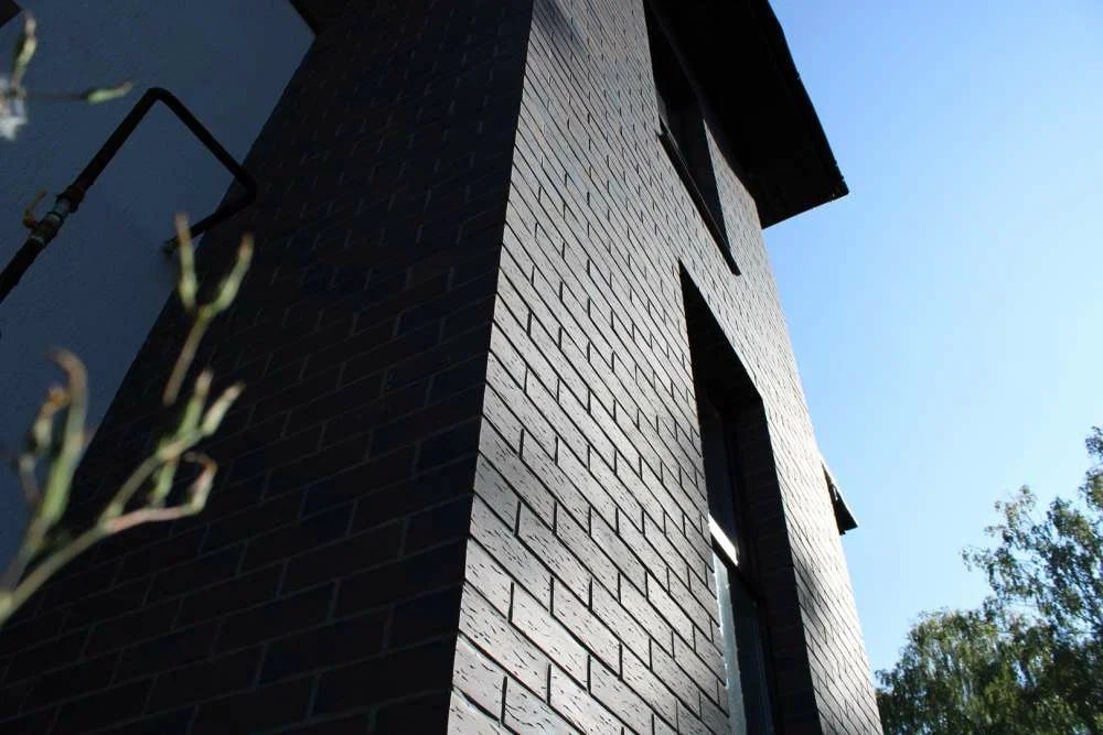 декоративный кирпич  на фасаде